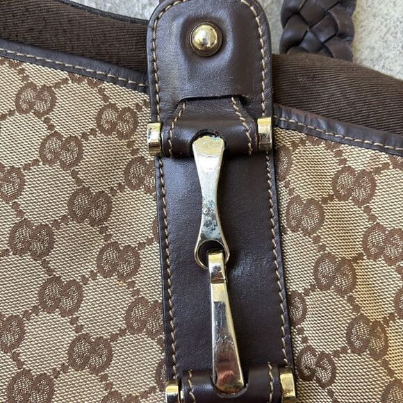 Gucci Pelham medium monogram bag - Picture 7 of 12